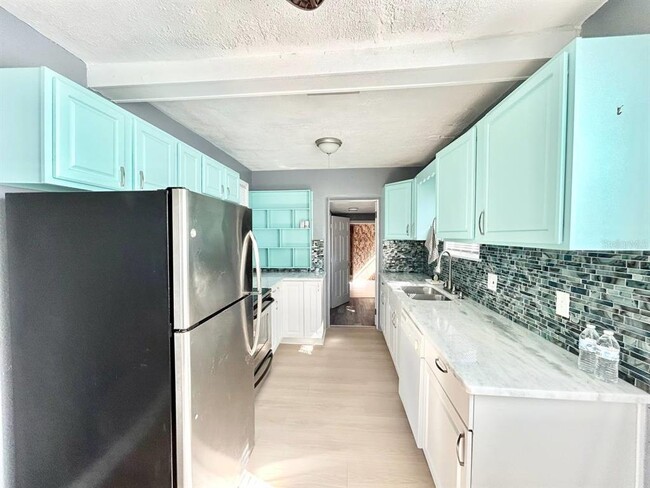 Building Photo - 2720 Edwards Ave S