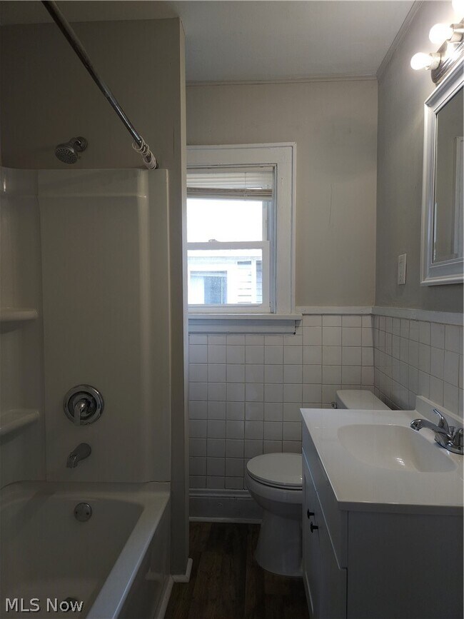 Building Photo - 614 Sanford Ave