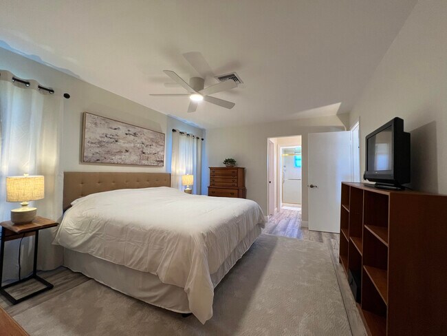 Building Photo - 5878 Tidewater Dr