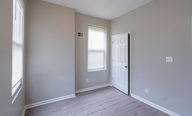 Building Photo - Newly renovated 6 bedroom 2.5 bath in Carroll Park Area