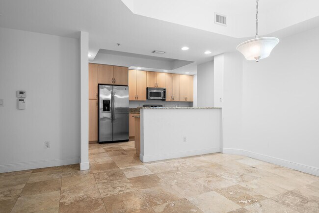 Building Photo - 801 S Olive Ave
