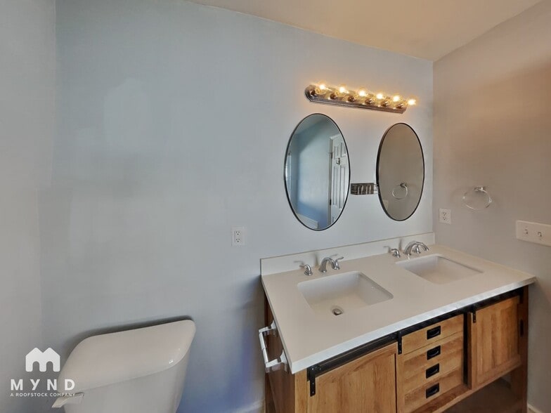 Building Photo - 3400 Fatima Ct