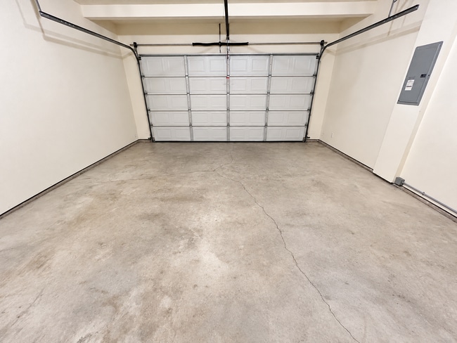 Building Photo - Spacious University Place Home Near Chambers Bay | 2-Car Garage & Lawn Care Included