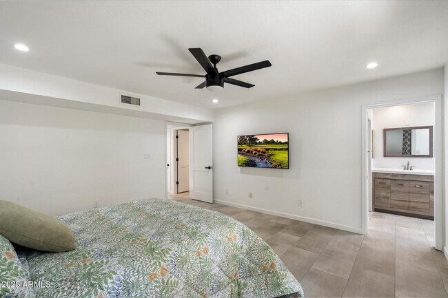 Building Photo - 7245 E Buena Terra Way