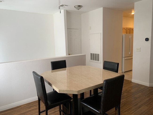 Building Photo - Lovely furnished Green Valley condo in Res...