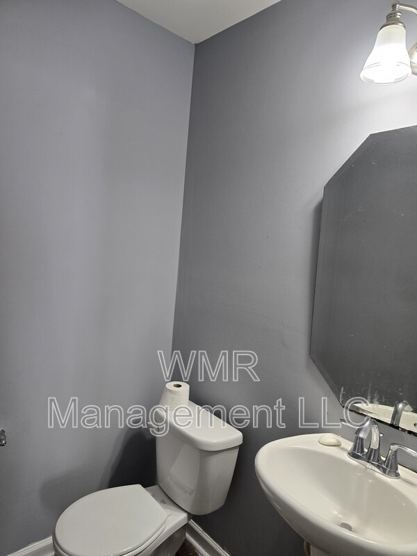 Building Photo - 912 Sherman St