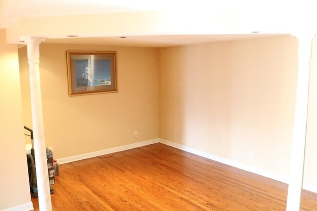 Building Photo - 10316 Cherrywood Ln