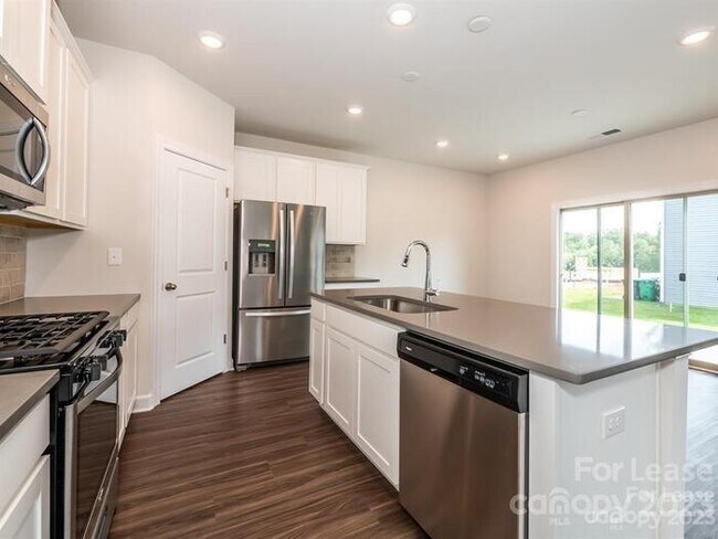 Building Photo - Charming 3-Bedroom Home with Landscaped Ba...