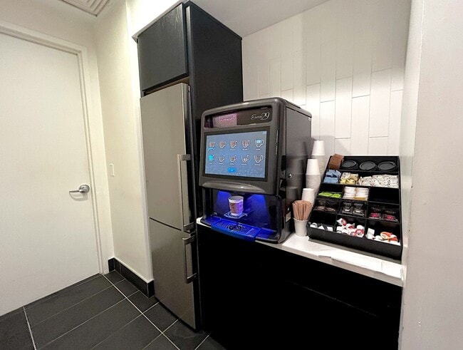 Building Photo - 1BR w/ Parking, Pool, & Fitness Center plu...