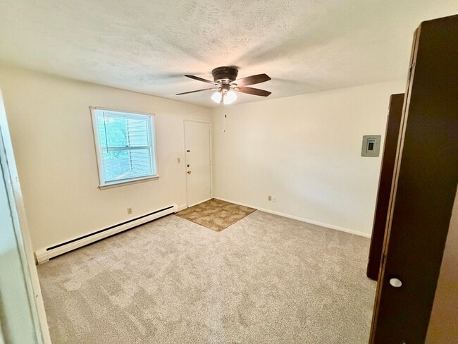 Building Photo - 102 College Park Ct
