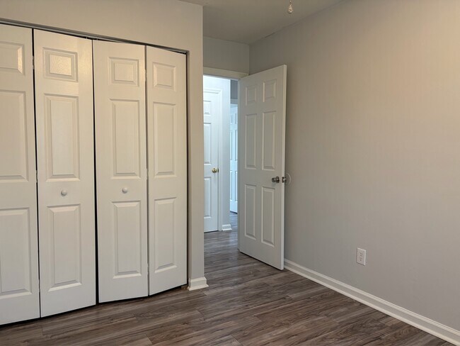 Building Photo - 2052 Darnell Cir