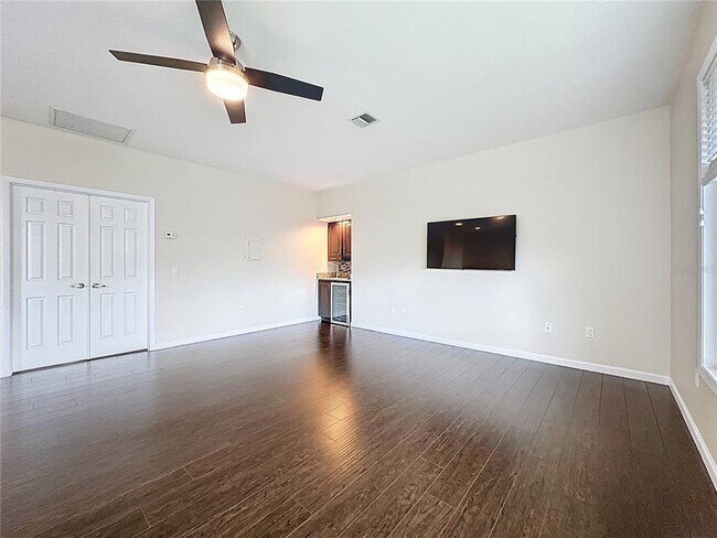 Building Photo - 6846 Lake View Dr