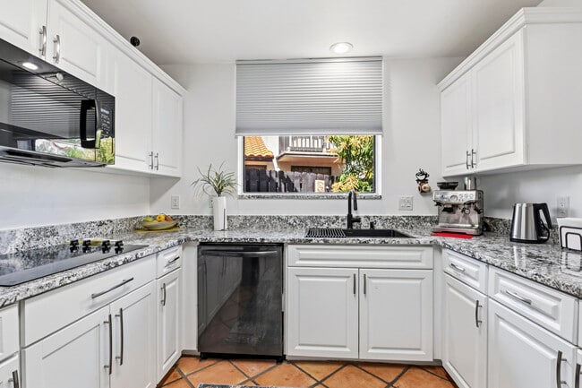 Building Photo - 5887 Fox Hollow Dr