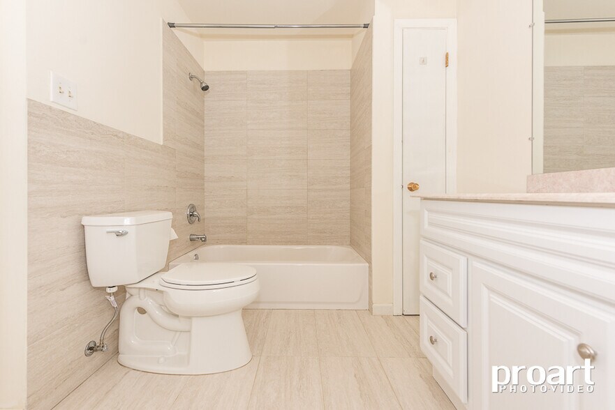 Building Photo - 838 Heatherbrook Ct