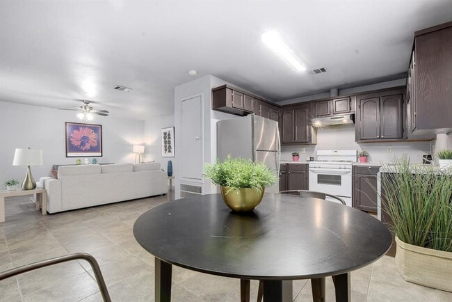 Building Photo - 6209 Langham St