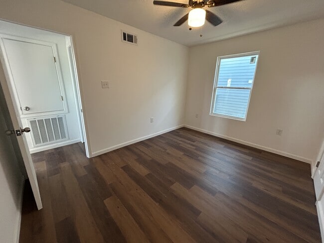 Building Photo - 3318 Broadway St