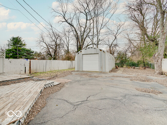 Building Photo - 1035 Helen Dr