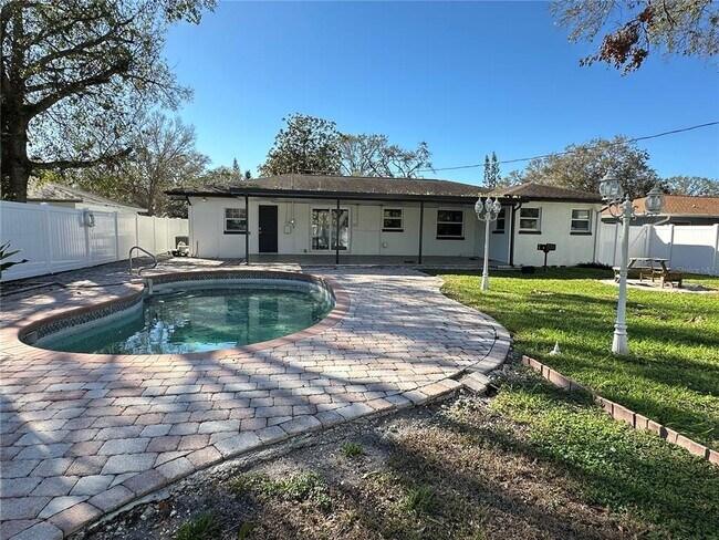 Building Photo - 9 N Aurora Ave