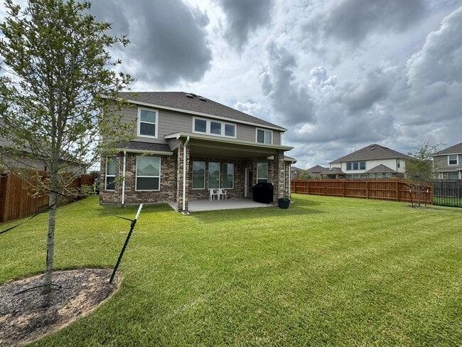 Building Photo - 65 Carmel Dr