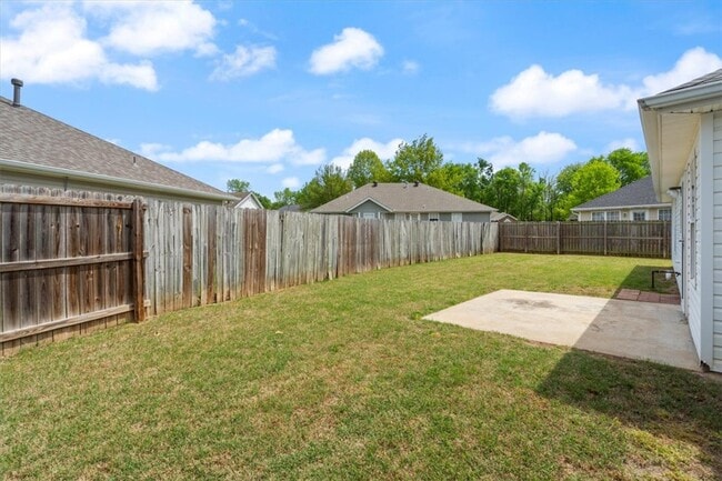 Building Photo - 1662 S Tally Ho Dr