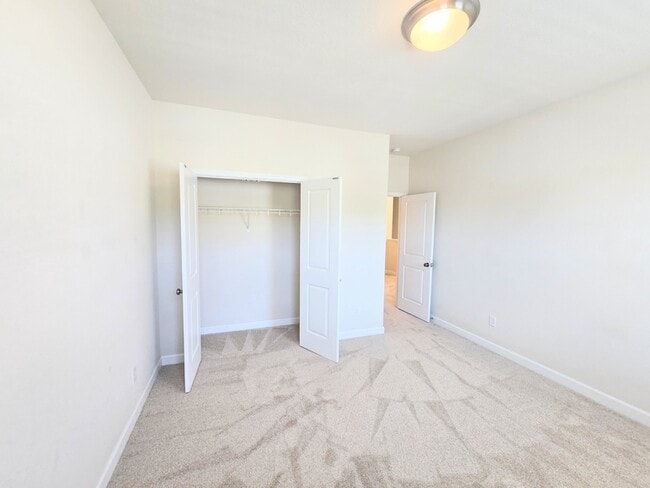 Building Photo - 5237 Lombard St