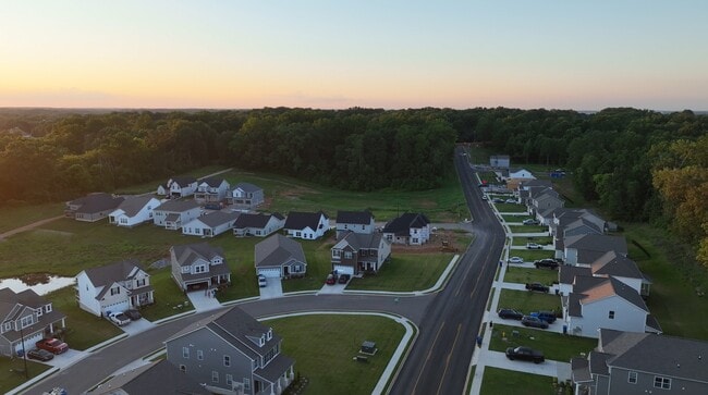 Building Photo - 213 Tartan Dr