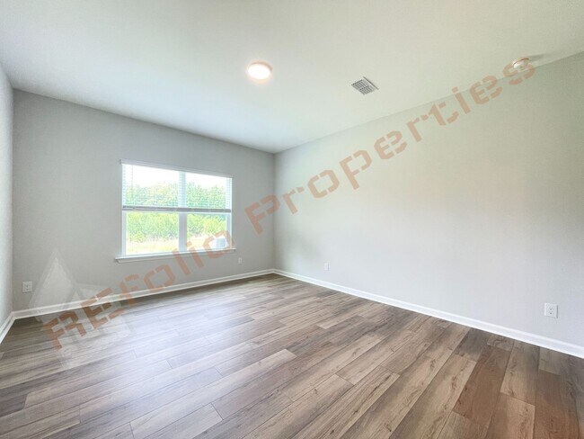 Building Photo - 1605 Immagene Wy
