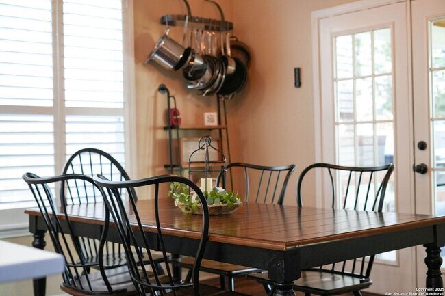 Building Photo - 711 Midway Crest