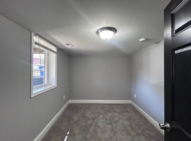 Building Photo - 4 Bedrooms 2 Bathrooms, 21239