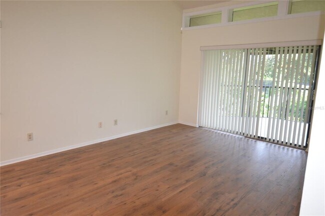 Building Photo - 226 Woodlake Wynde