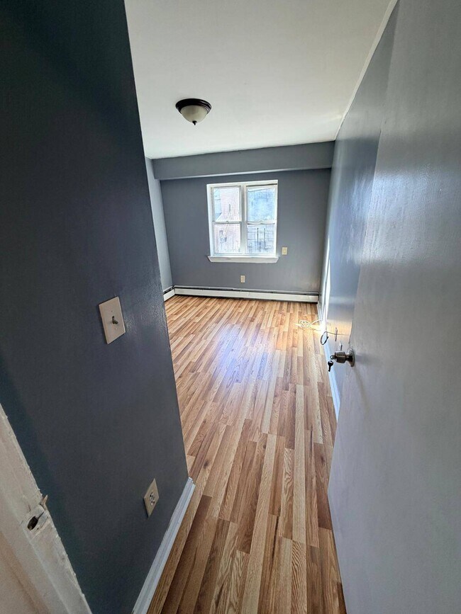 Building Photo - 392 Montauk Ave.