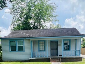 Building Photo - 839 Violet St
