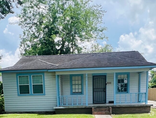Building Photo - 839 Violet St