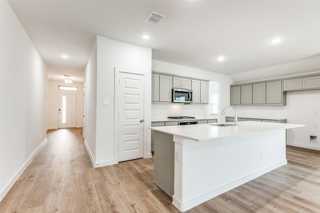 Building Photo - 4923 Bellhurst Dr