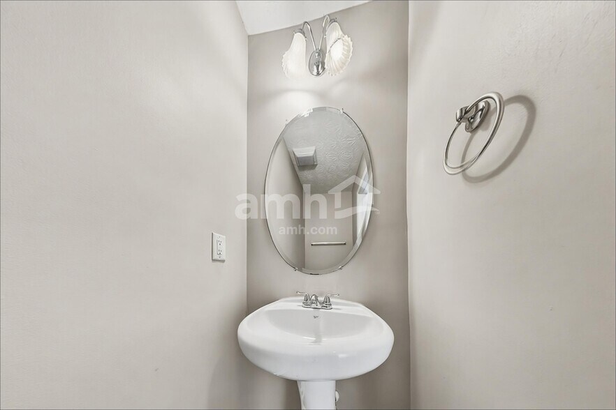 Building Photo - 6252 Whitetail Ct NW