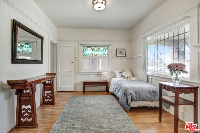 Building Photo - 1246 W 48th St