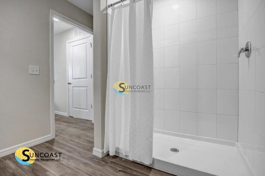 Building Photo - 11467 Oakfield Ct