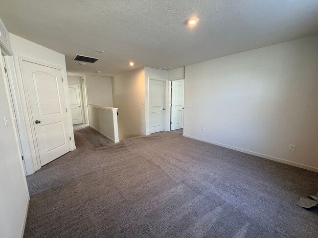 Building Photo - 15545 Westmoor Ave