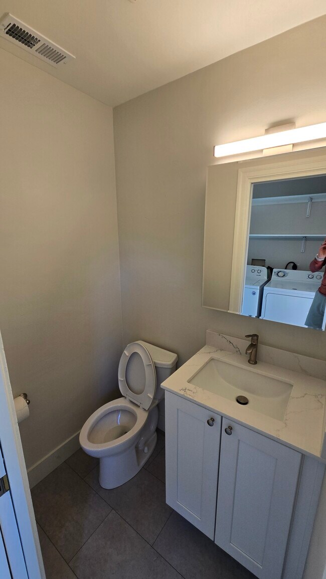 1/2 Bath - 740 Locust St