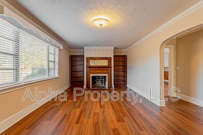 Building Photo - 496 Langley Rd