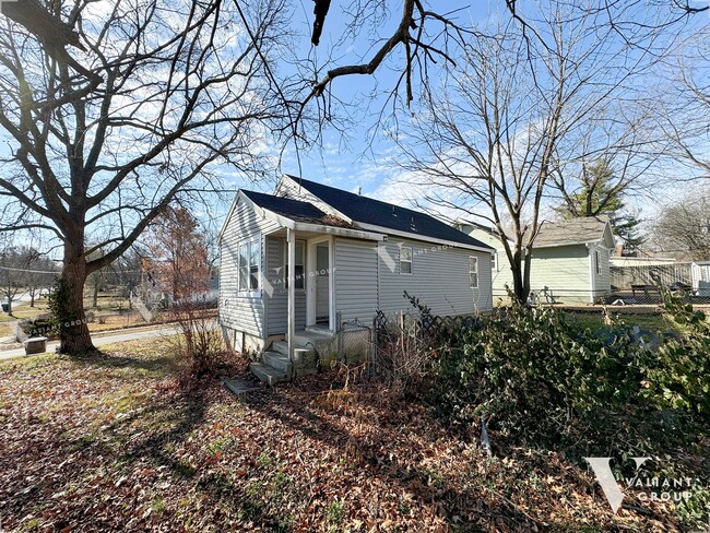 Building Photo - Charming Two-Bedroom, One-Bathroom Rental ...