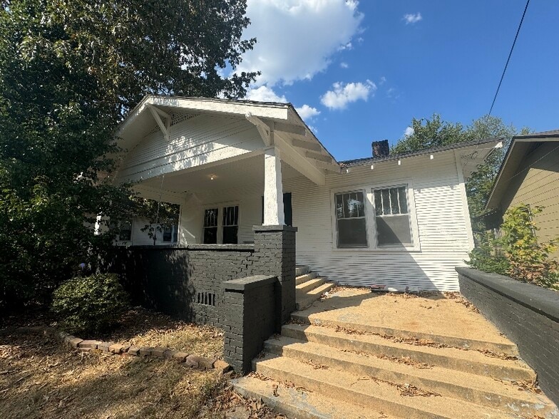 Building Photo - 415 Howell St