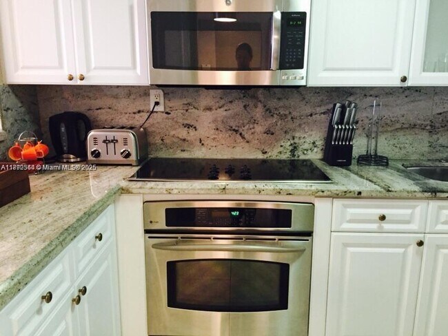 Building Photo - 5401 Collins Ave