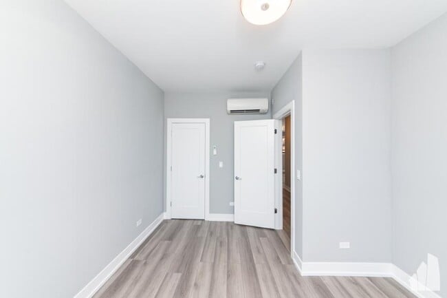 Building Photo - 1 bedroom in Chicago IL 60613