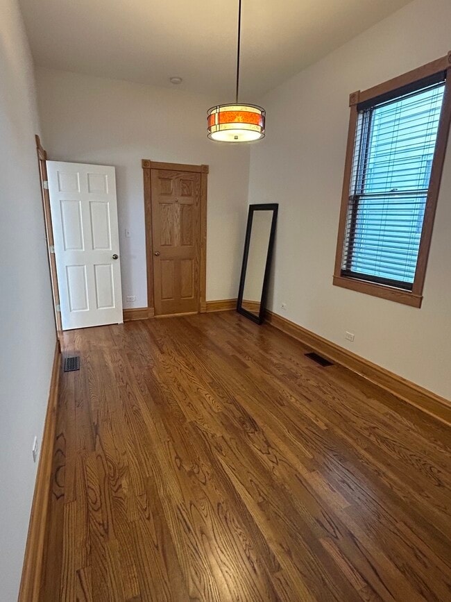 Building Photo - 1926 W Warner Ave