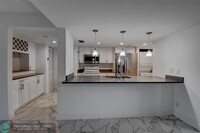 Building Photo - 7571 Greenlake Way