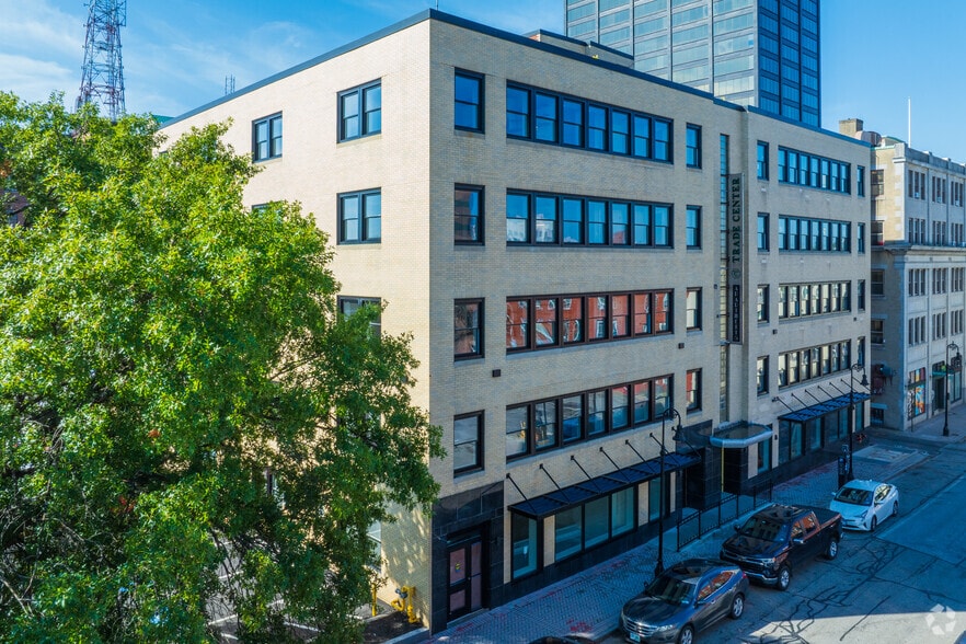 Primary Photo - Trade Center Apartments