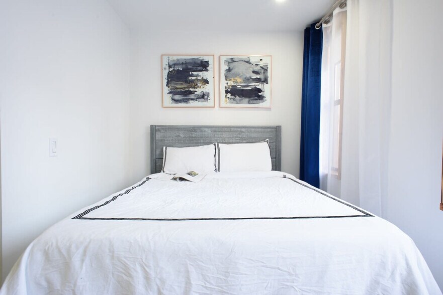 Building Photo - 244 E 75th St