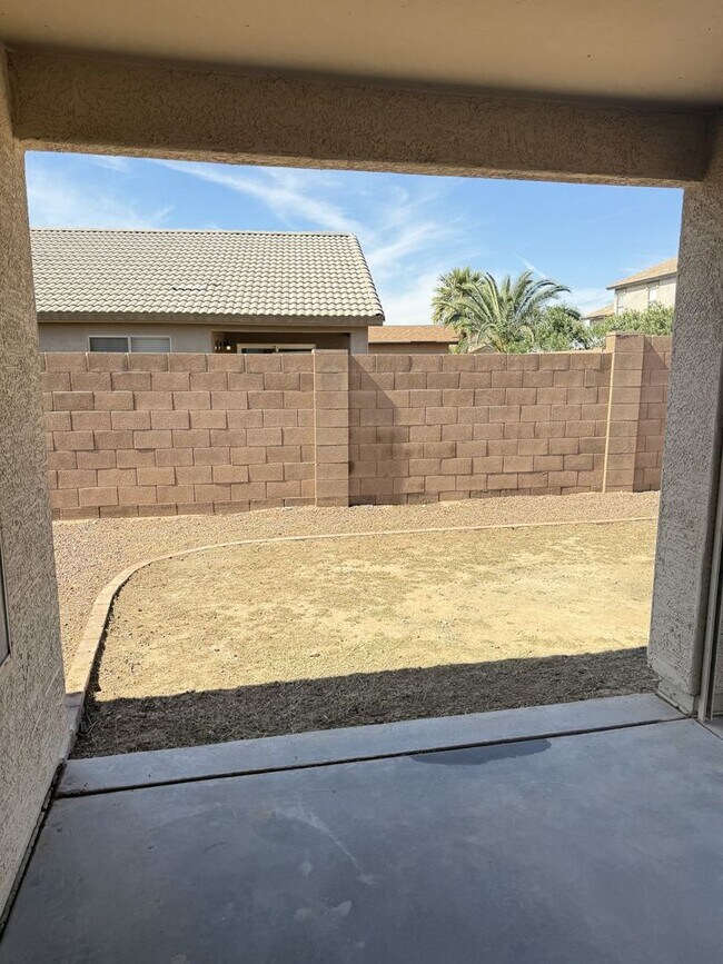 Building Photo - Nice 4bdrm + den in Avondale CWS