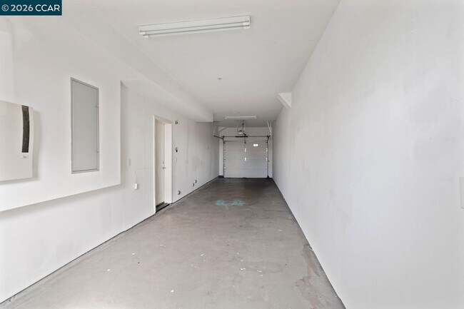 Building Photo - 207 Heligan Ln